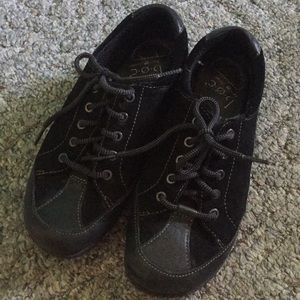 boc black sneakers